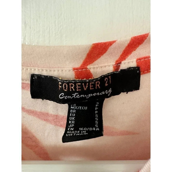 Forever21 Contemporary Women’s size small t-shirt - Picture 4 of 7